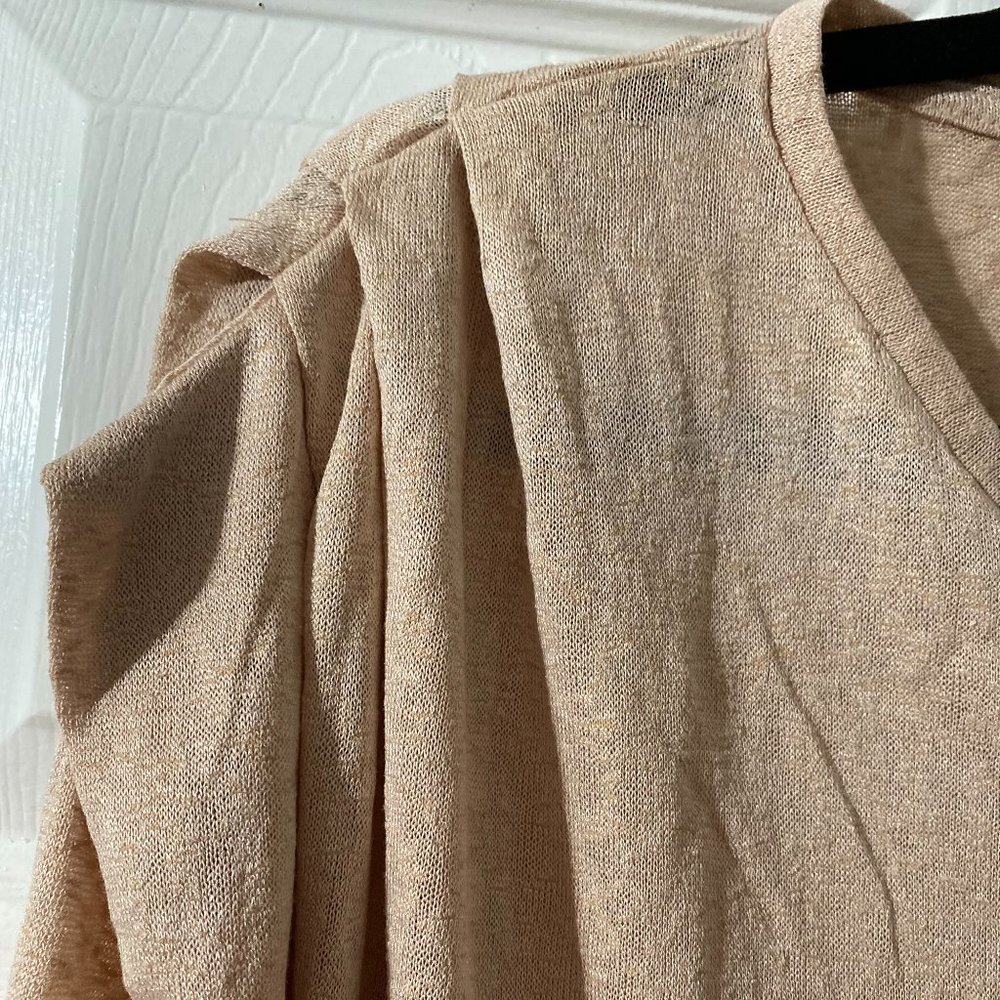 *** MANGO *** MANGO blouse with pleats on the shoulders, short sleeves. Size: L - Picture 3 of 11